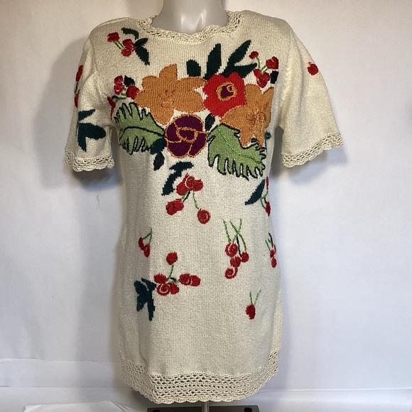 Liz Claiborne Embroidered Short Sleeve Sweater women’s size small - Picture 1 of 10